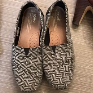 Toms black and white shoes